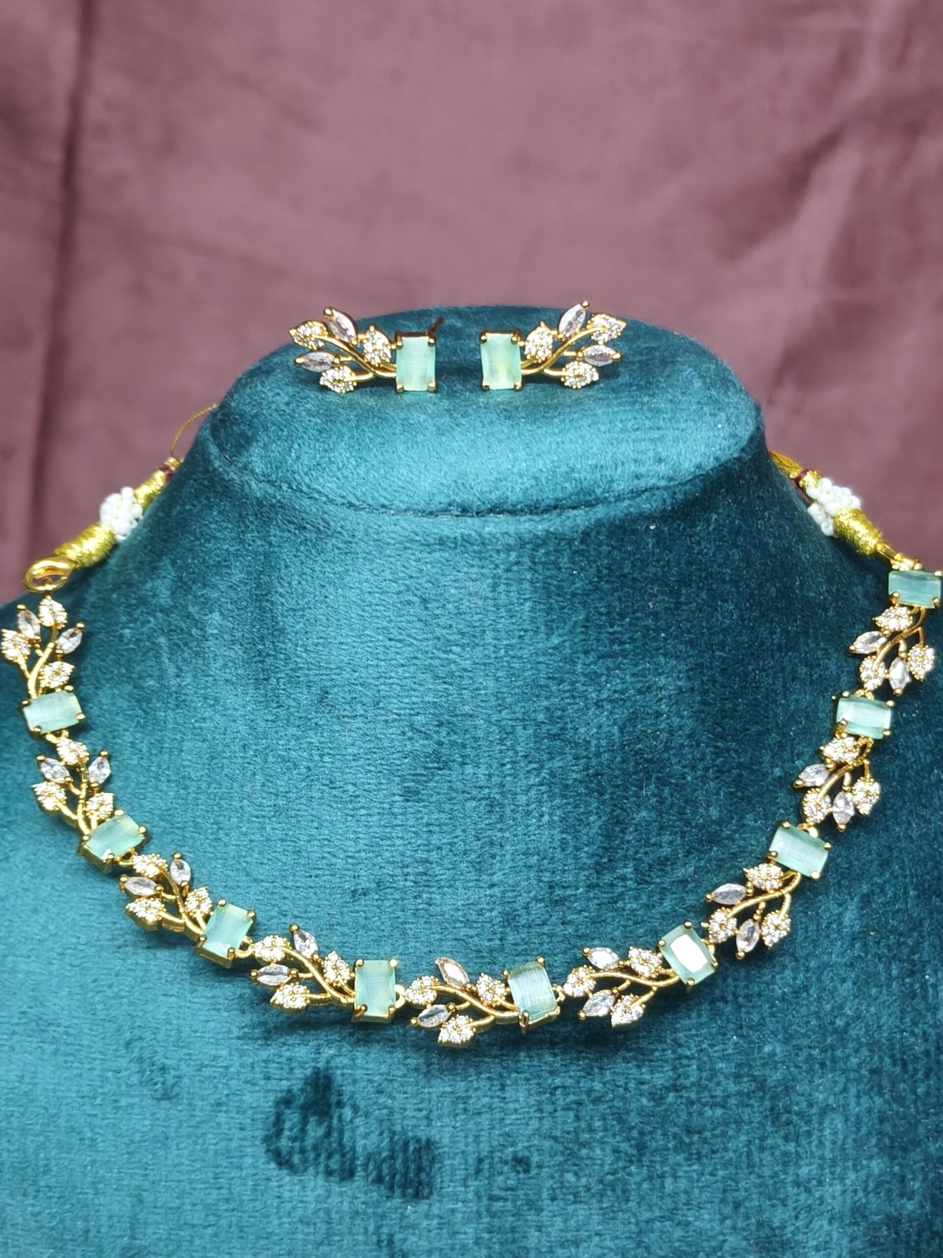 Mint Elegance Crystal Choker Set 499