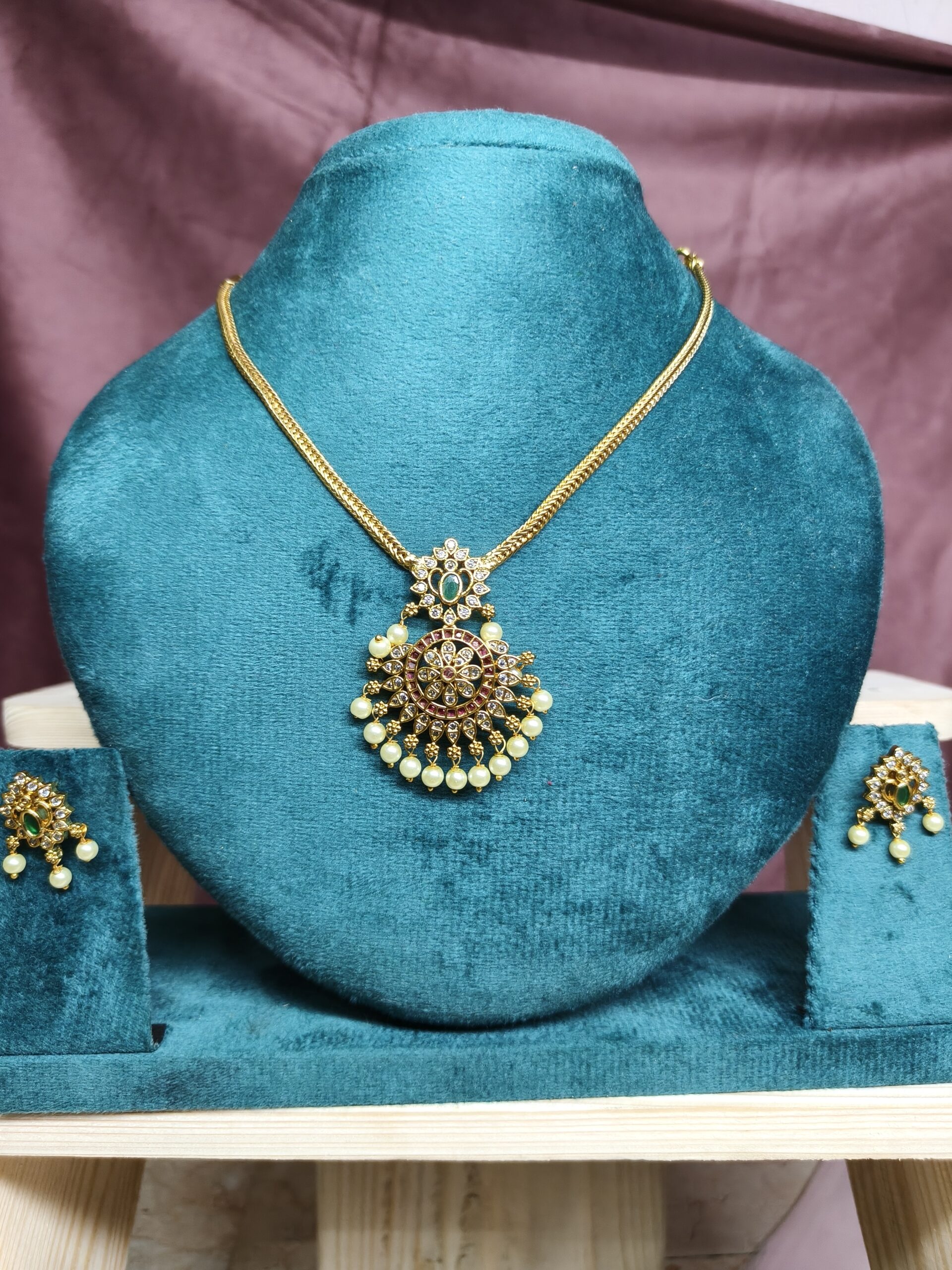 Royal Emerald Pearl Pendant Necklace 499 - Image 4