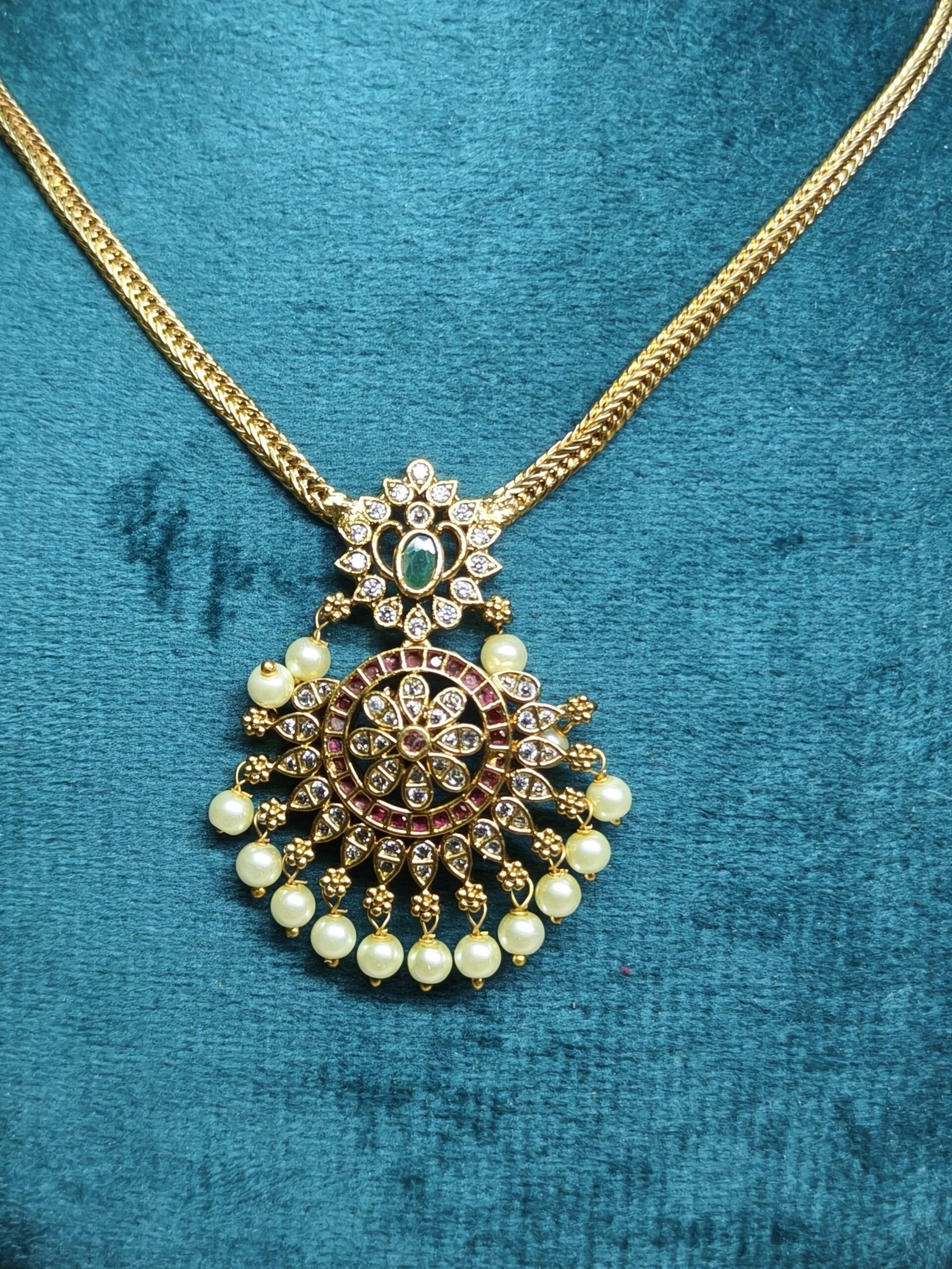 Royal Emerald Pearl Pendant Necklace 499 - Image 3