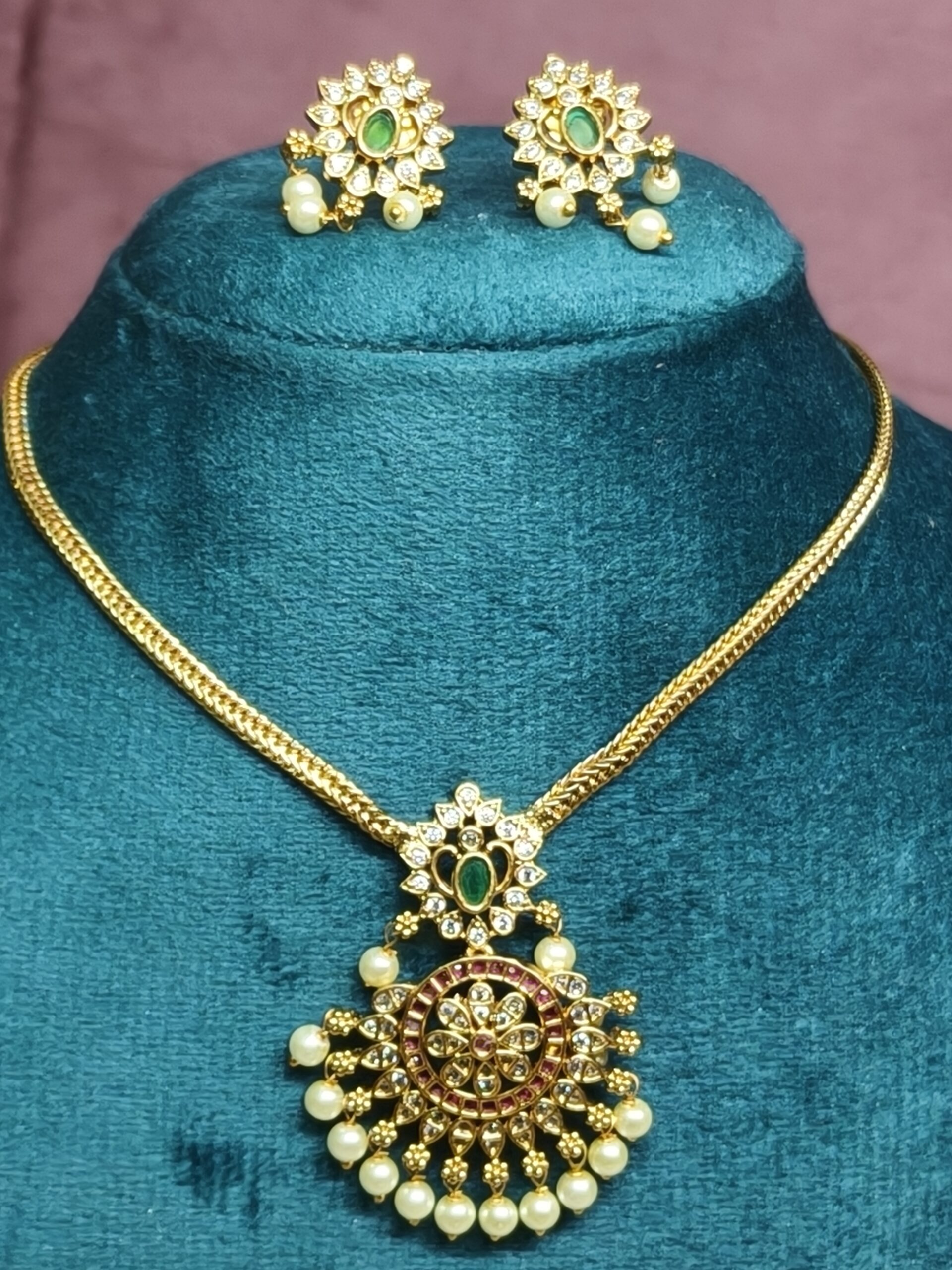 Royal Emerald Pearl Pendant Necklace 499