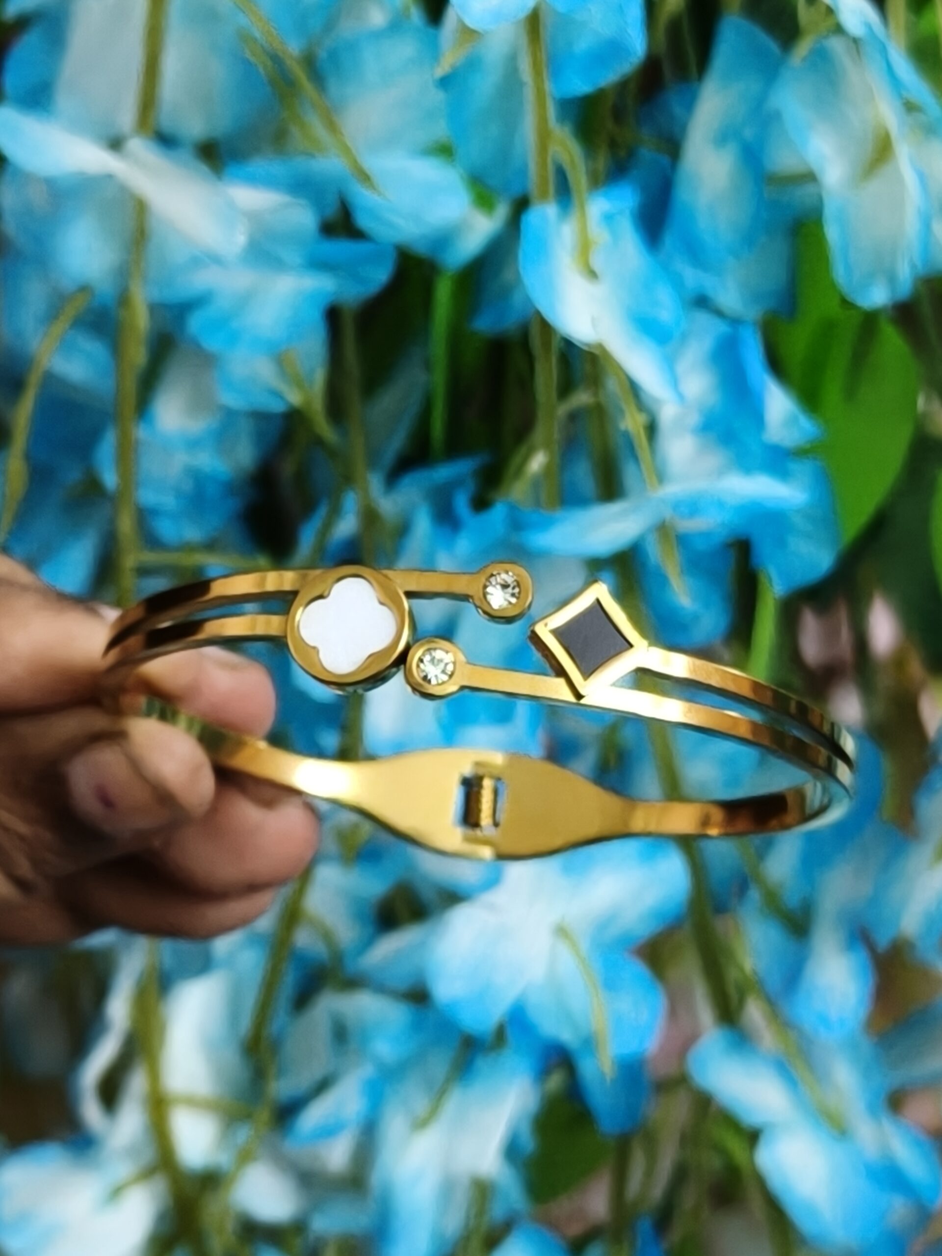 Geometric Harmony Golden Kada 249