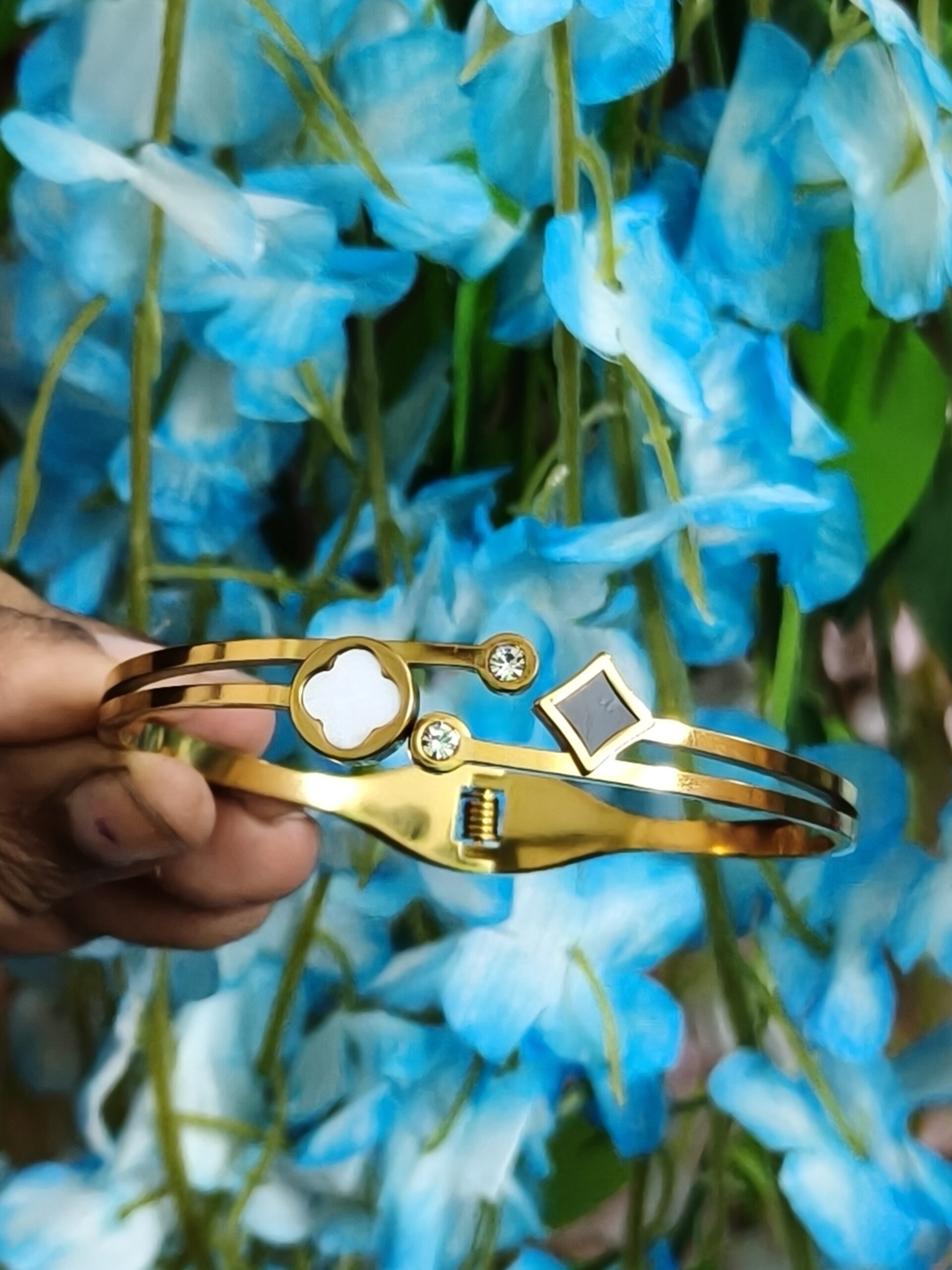 Golden Leaf & Clover Kada 249 - Image 3