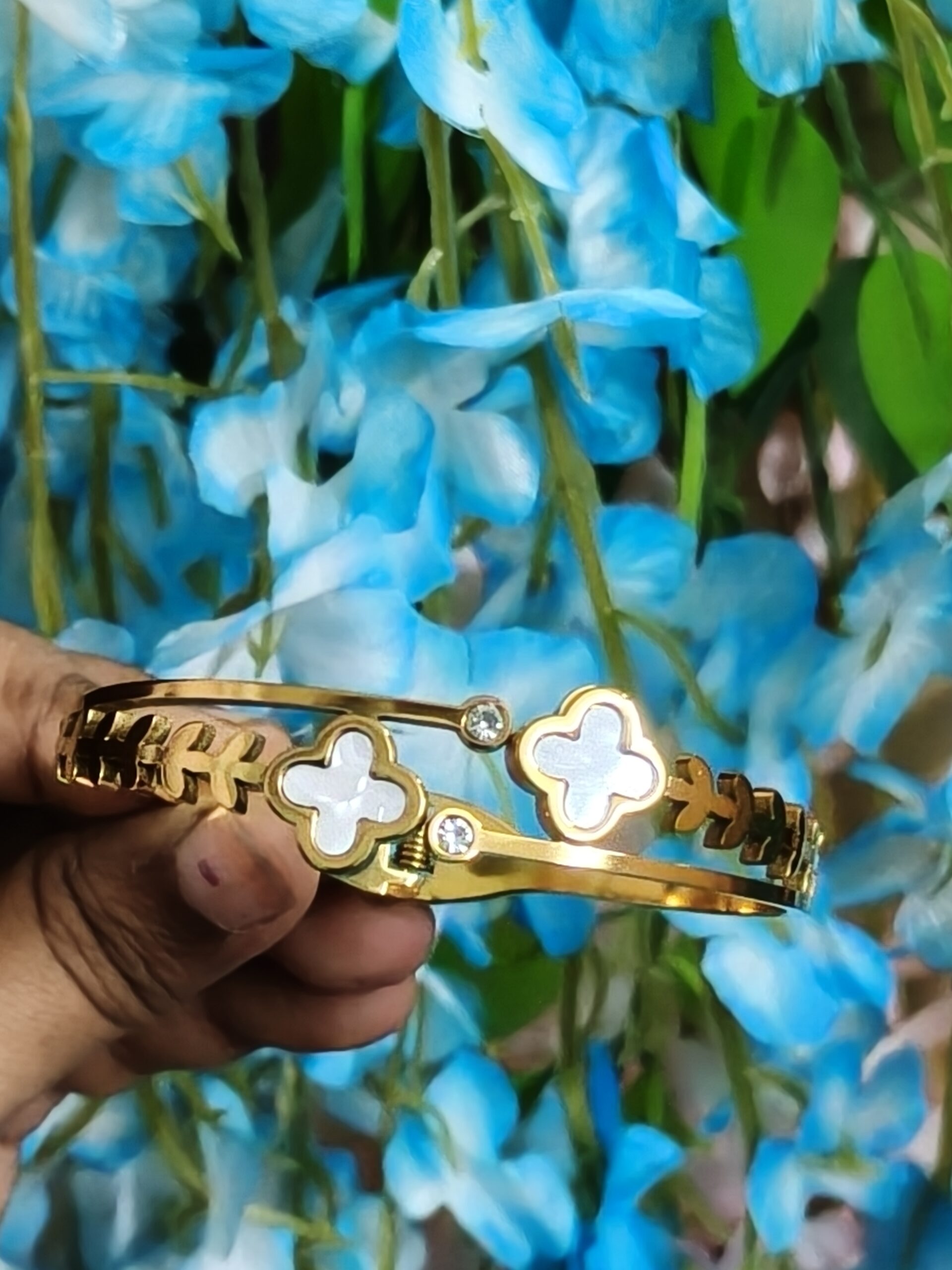 Golden Leaf & Clover Kada 249